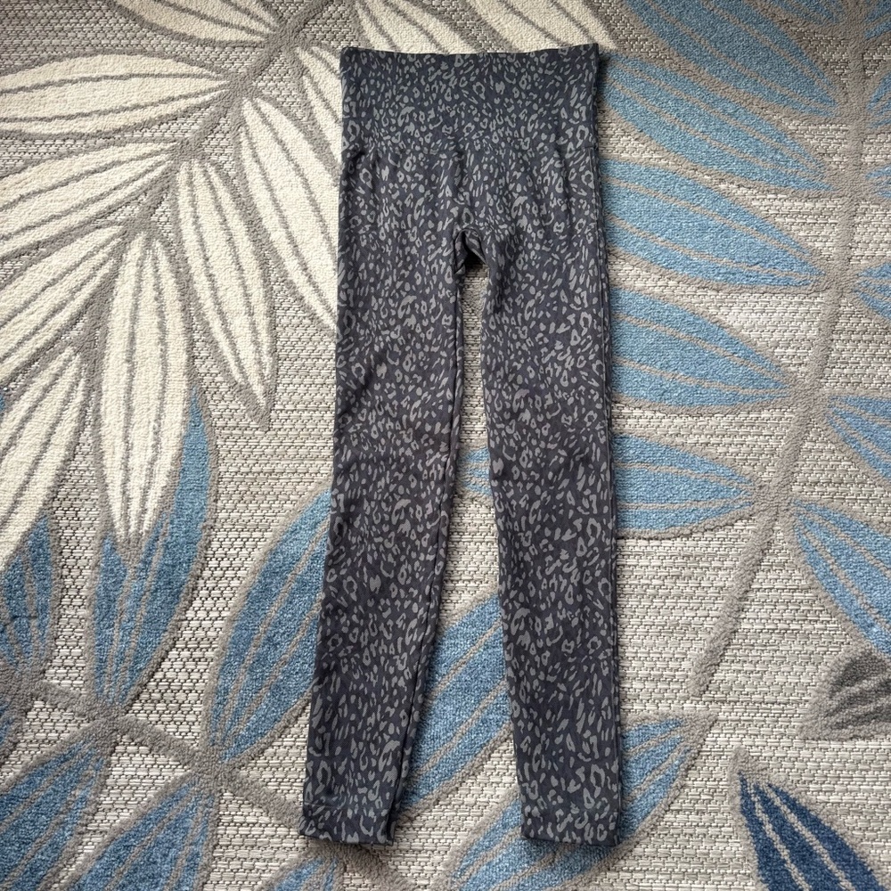 Spanx Women’s Look At Me Now Seamless Leggings Indigo Leopard Size Small